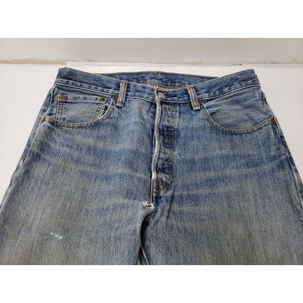Levis 501 Mens Jeans Straight Leg Button Fly Light Wash Distressed Size 33x32 - Picture 2 of 10